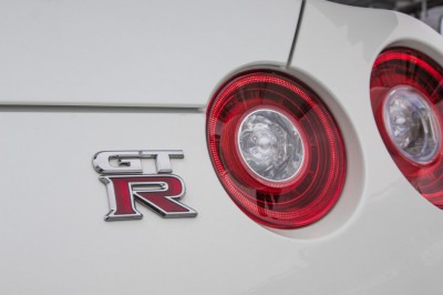 2015-Nissan-GT-R-Nismo-rear-badge1.jpg